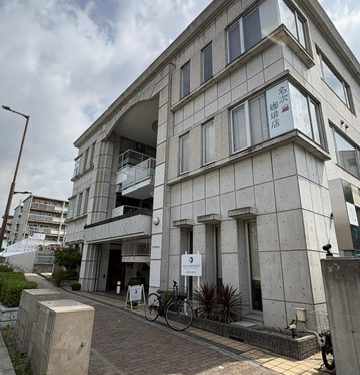 【むくの木ビルに入居したら毎日が無垢の気に満ちあふれて、もう向くとこ敵なし】西宮 美容室居抜き店舗物件☆約１０．５坪！３階部分！敷地内駐車場有り！建石筋沿い！