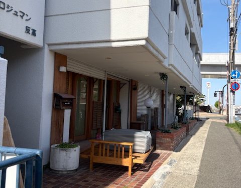 【愛犬を預けてカフェで読書しても良いしうはら温泉で温冷浴してもOK】神戸 ドッグカフェ＋トリミング居抜き店舗物件☆約２４坪！敷地内P２台！住吉川すぐ！