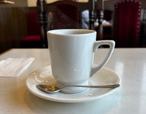 【モケット生地のソファや鋲打ちのワインレッドの椅子】西宮 喫茶店居抜き店舗物件☆約１５．５坪！阪急高架下！ニューフタバサンモール商店街！重飲食店相談可