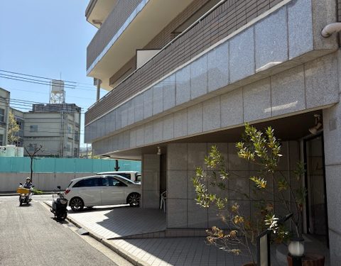 【オーガニック食材も販売しているゴリゴリのスキンフェードなバーバー】西宮 美容室・整体院・物販店向き店舗物件☆約１５坪！現美容室！越木岩筋に面す建物！